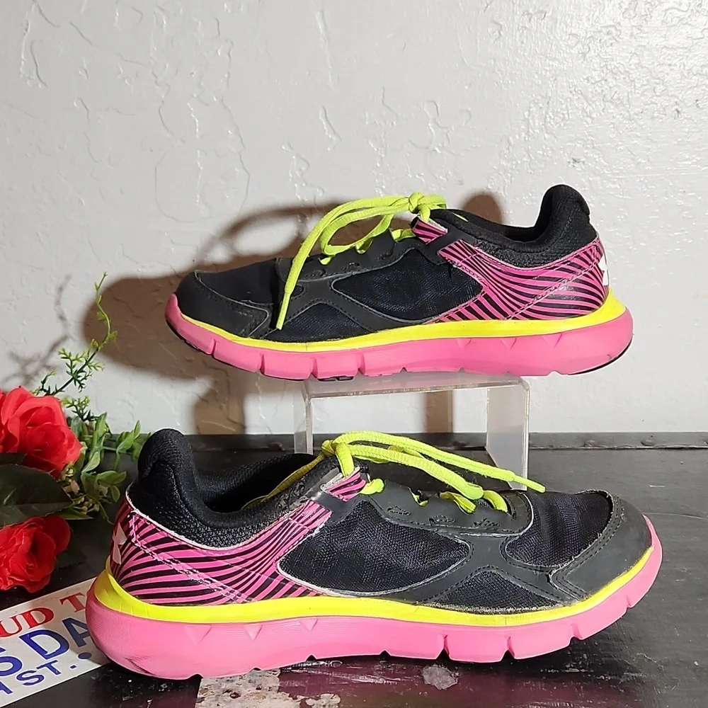 UNDER ARMOUR Micro G Velosity Pink Black Neon 5Y